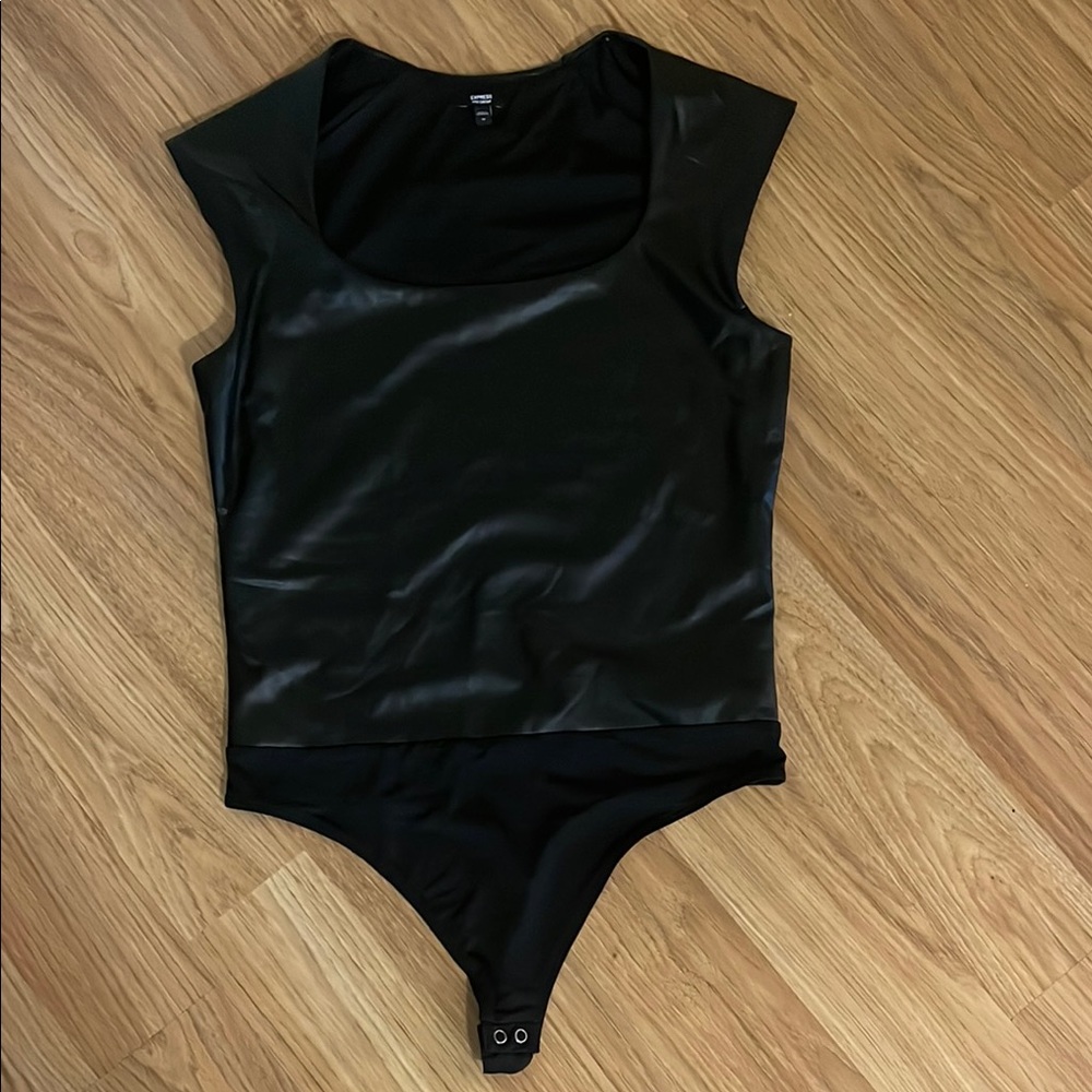 Express Body Contour Faux Leather Black Capsleeve Bodysuit sz. M